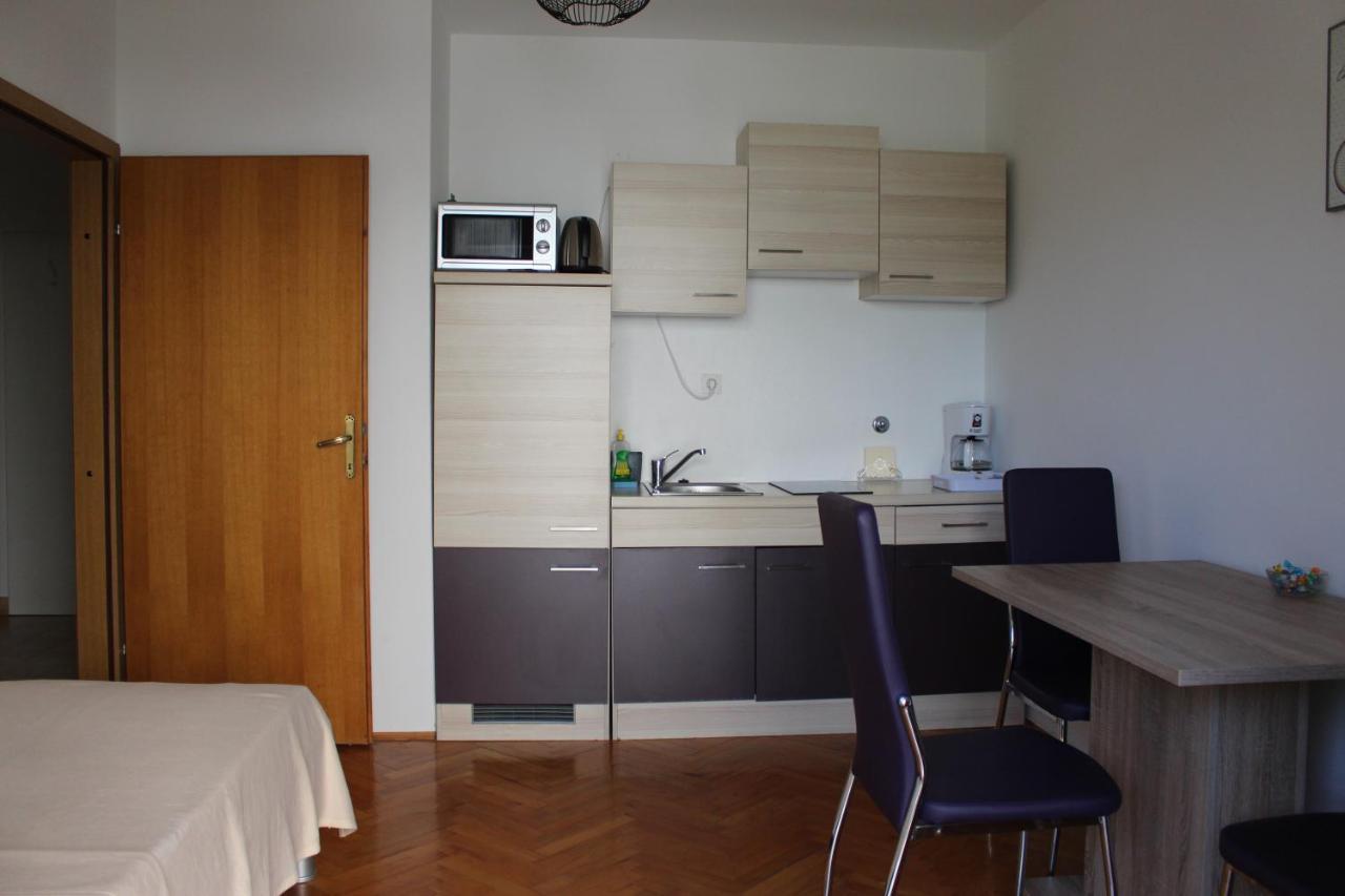 Apartmani Mia Jadranovo Eksteriør billede