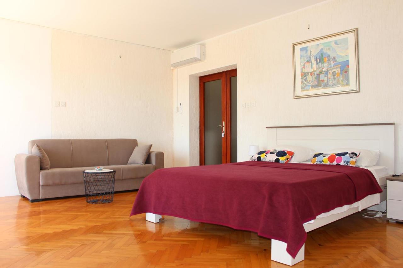 Apartmani Mia Jadranovo Eksteriør billede